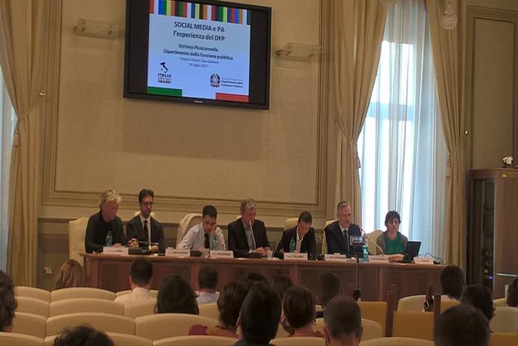 presentazione 24 luglio, tavolo lavori